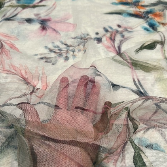 Coco + Carmen | 3D Print‎ Watercolor Floral Tee | Small/Medium - Picture 6 of 11